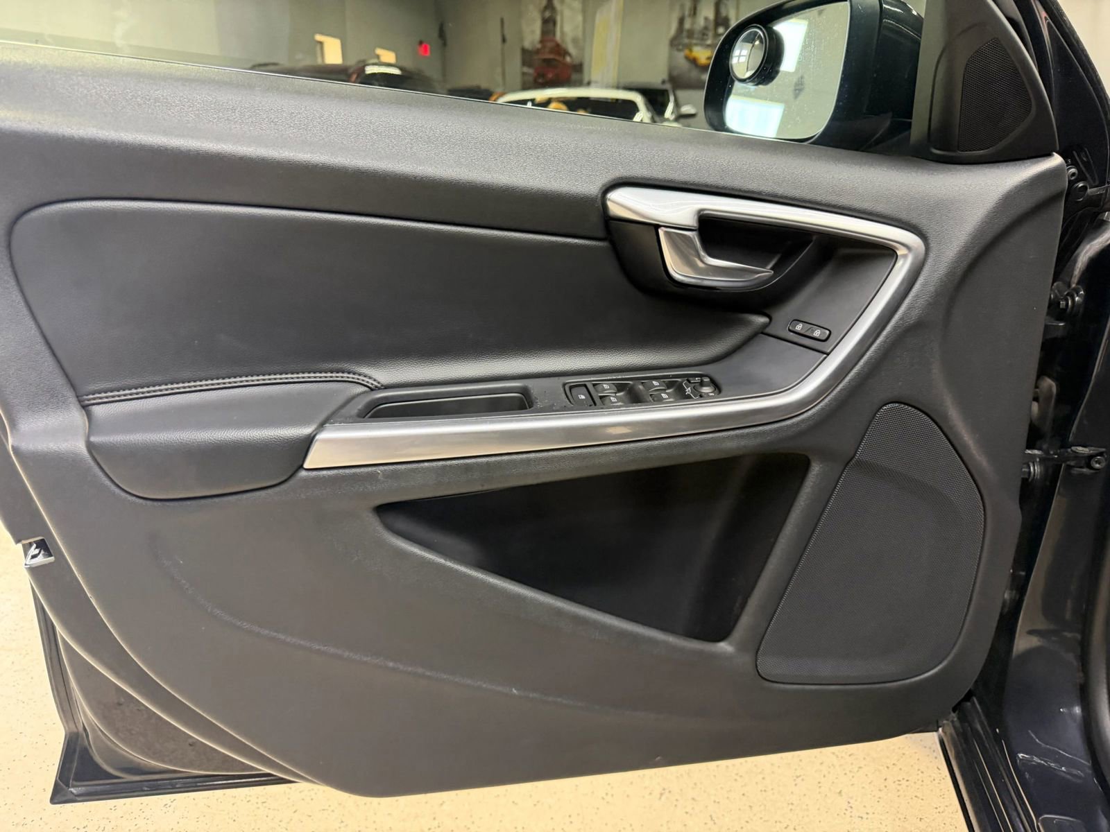 Used 2015 Volvo V60 T5 Premier Plus image 32