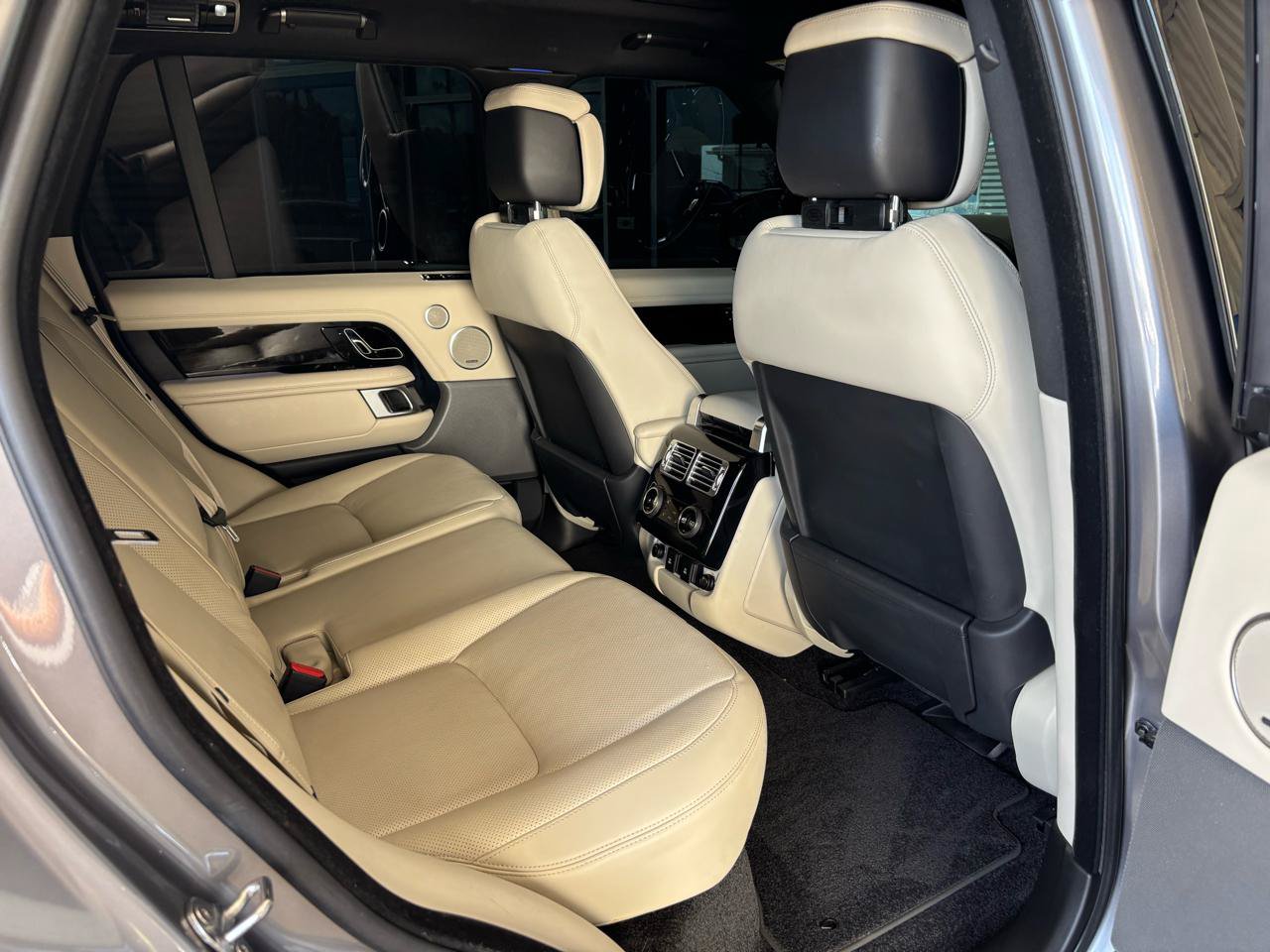 Used 2021 Land Rover Range Rover P525 Westminster Edition AWD/4WD image 24
