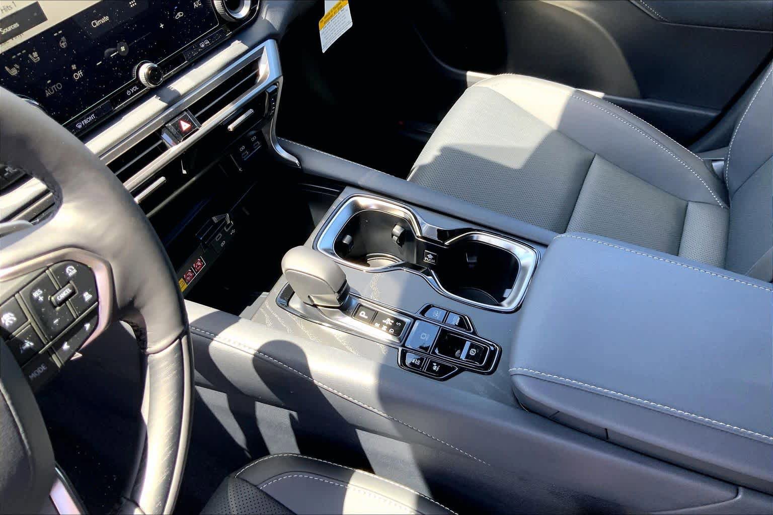 New 2026 Lexus RX 450h AWD image 7