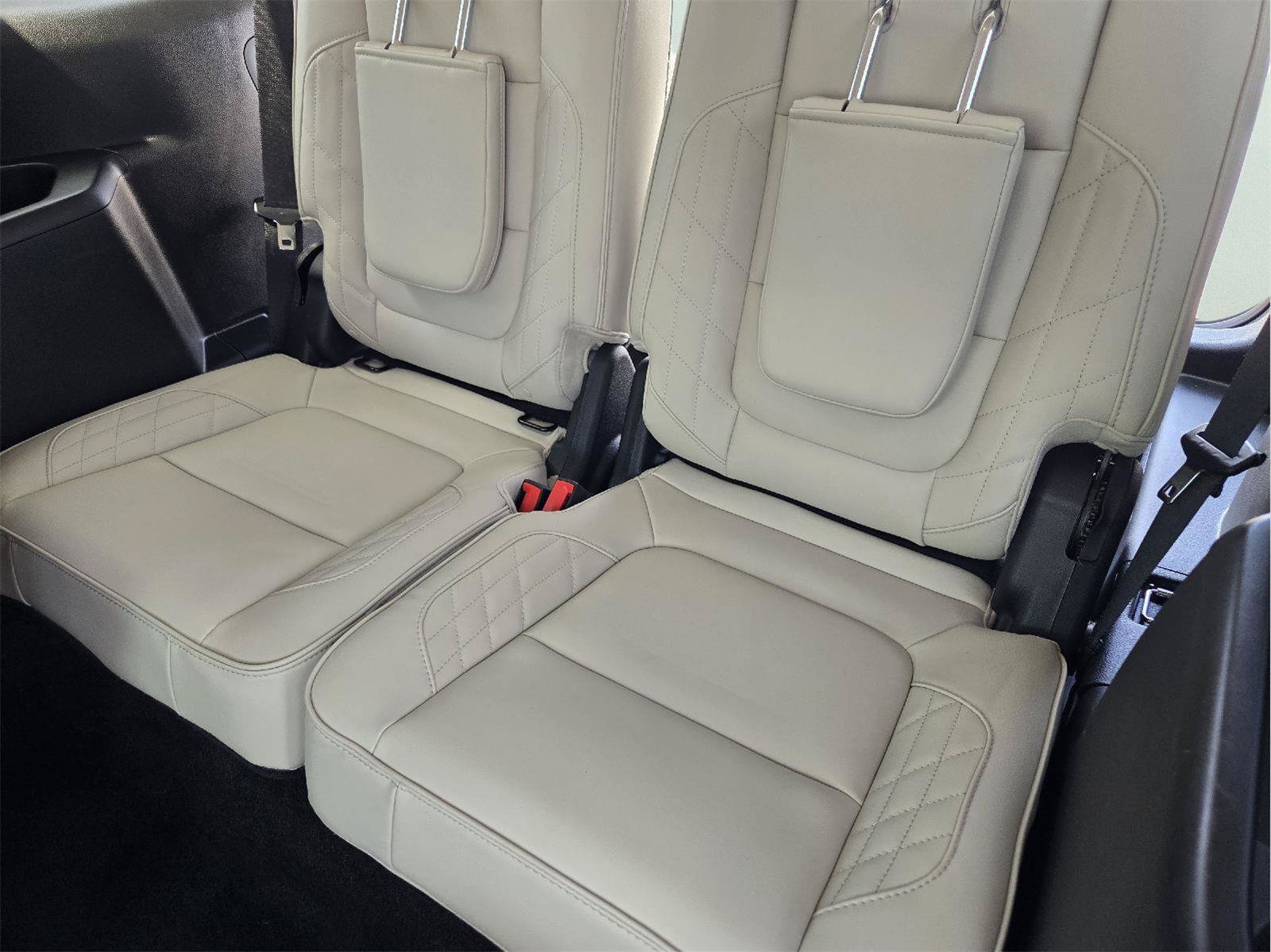 Used 2016 Ford Explorer Platinum AWD/4WD image 29