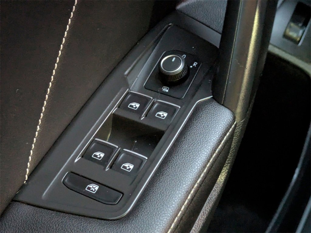 Used 2024 Volkswagen Tiguan SE R-Line image 25