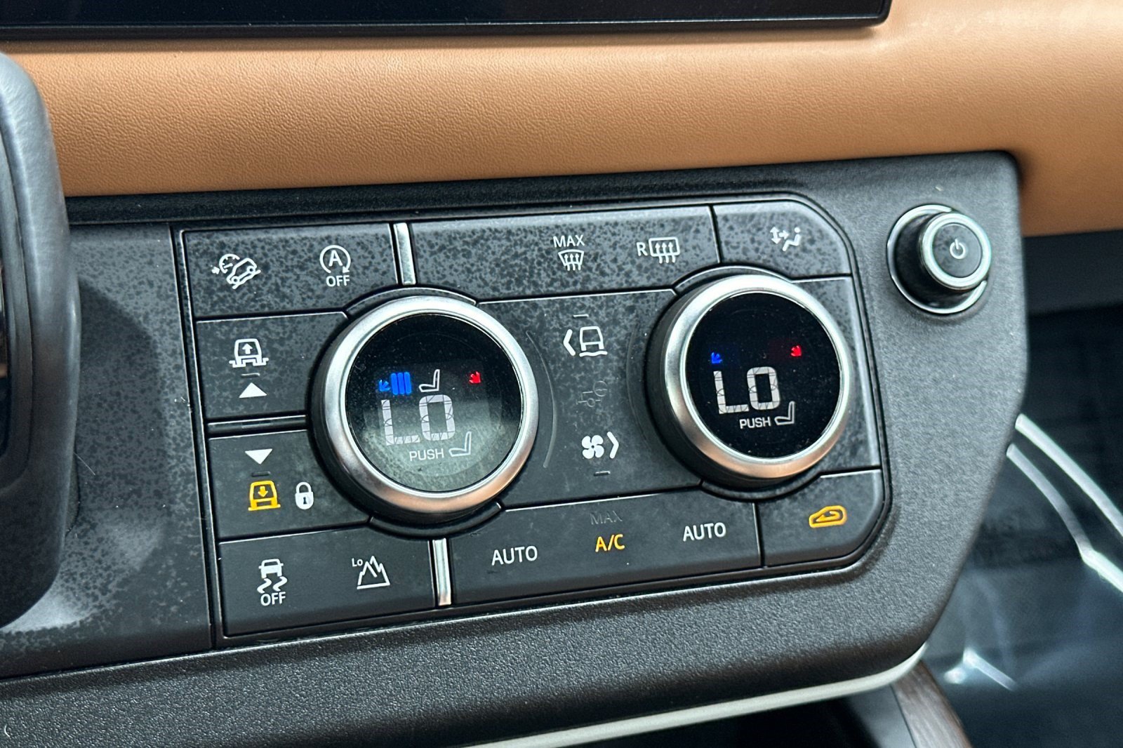Used 2023 Land Rover Defender 130 X-Dynamic SE AWD/4WD image 31