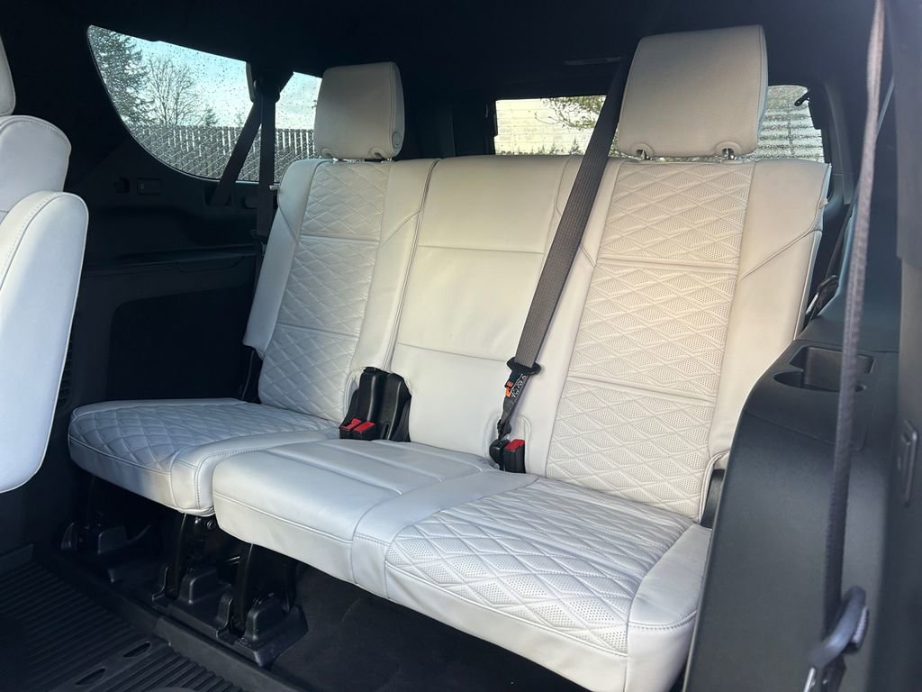Used 2025 Cadillac Escalade ESV Premium Luxury Platinum image 35