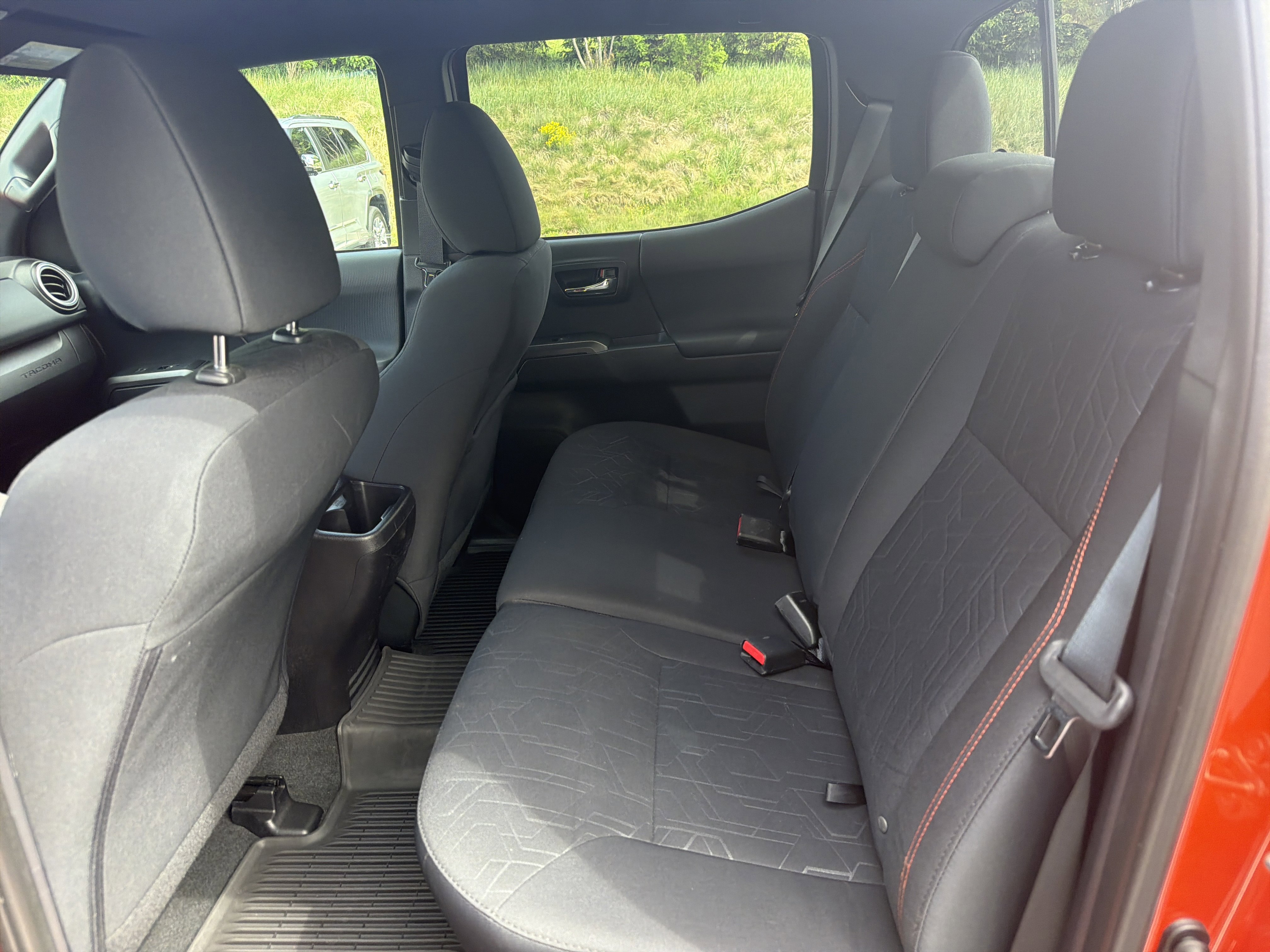 Used 2016 Toyota Tacoma TRD Sport w/ Towing Package AWD/4WD image 12