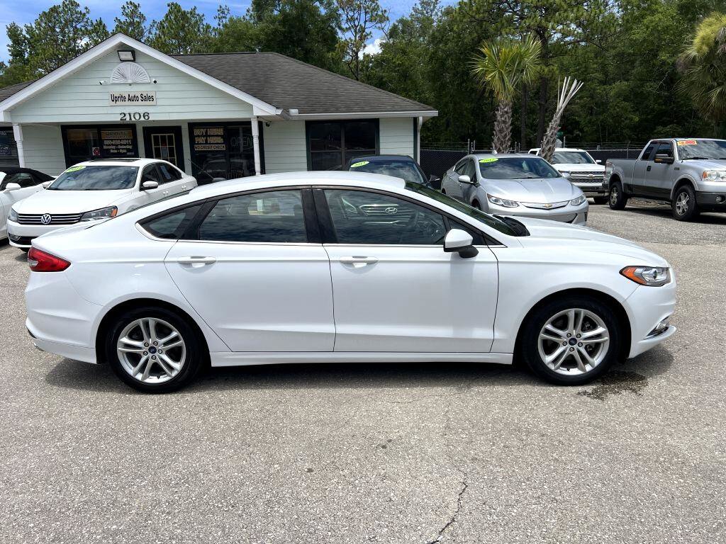 Used 2018 Ford Fusion SE w/ Fusion SE Technology Package image 4