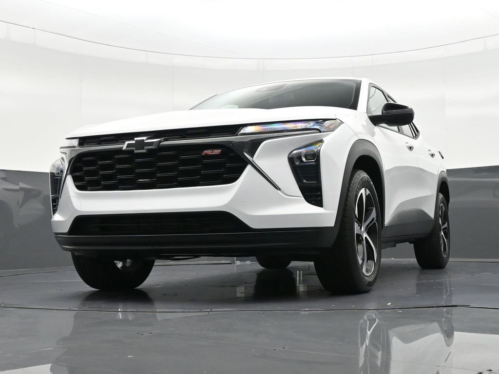 Used 2025 Chevrolet Trax RS w/ Driver Confidence Package image 35