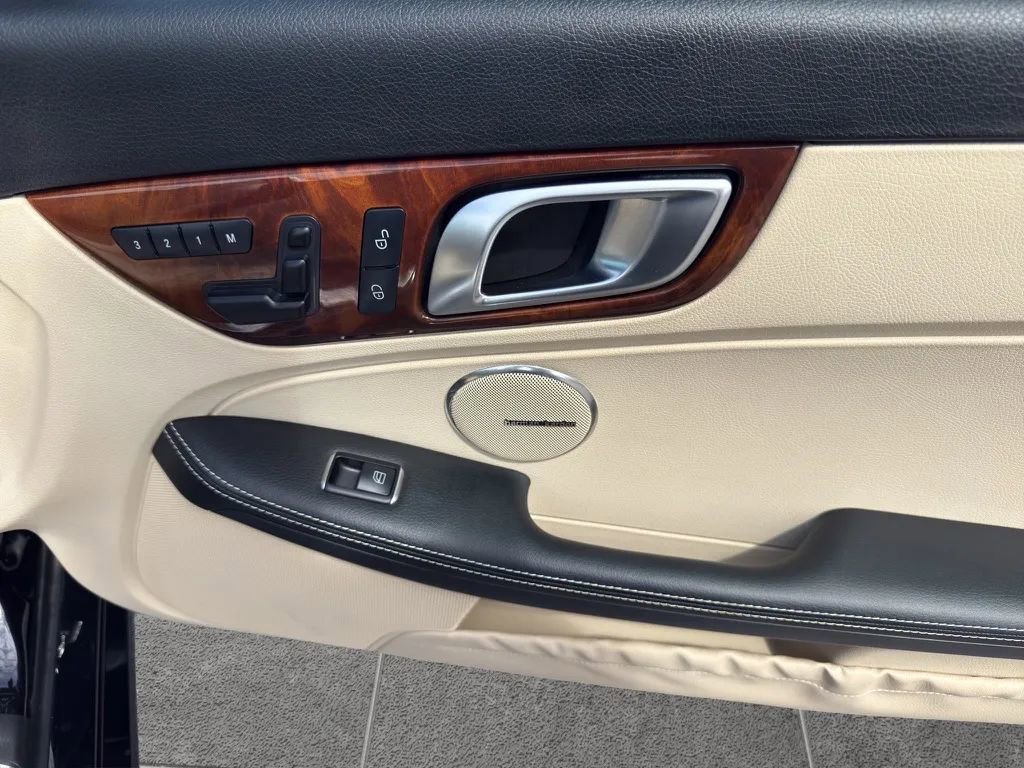 Used 2012 Mercedes-Benz SLK 350 image 26