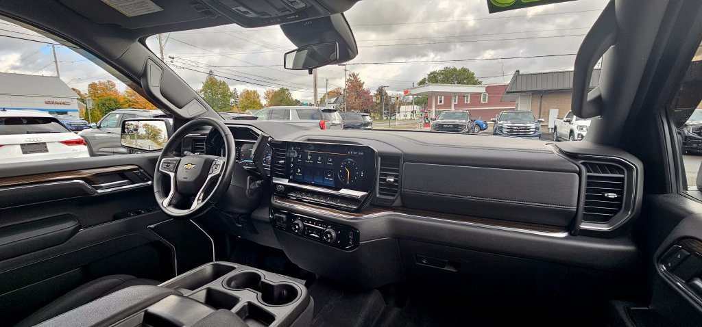 Used 2023 Chevrolet Silverado 1500 LT AWD/4WD image 21