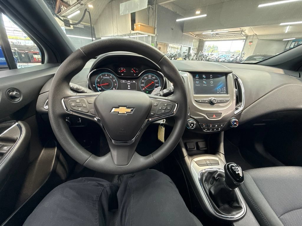 Used 2017 Chevrolet Cruze LT FWD image 18