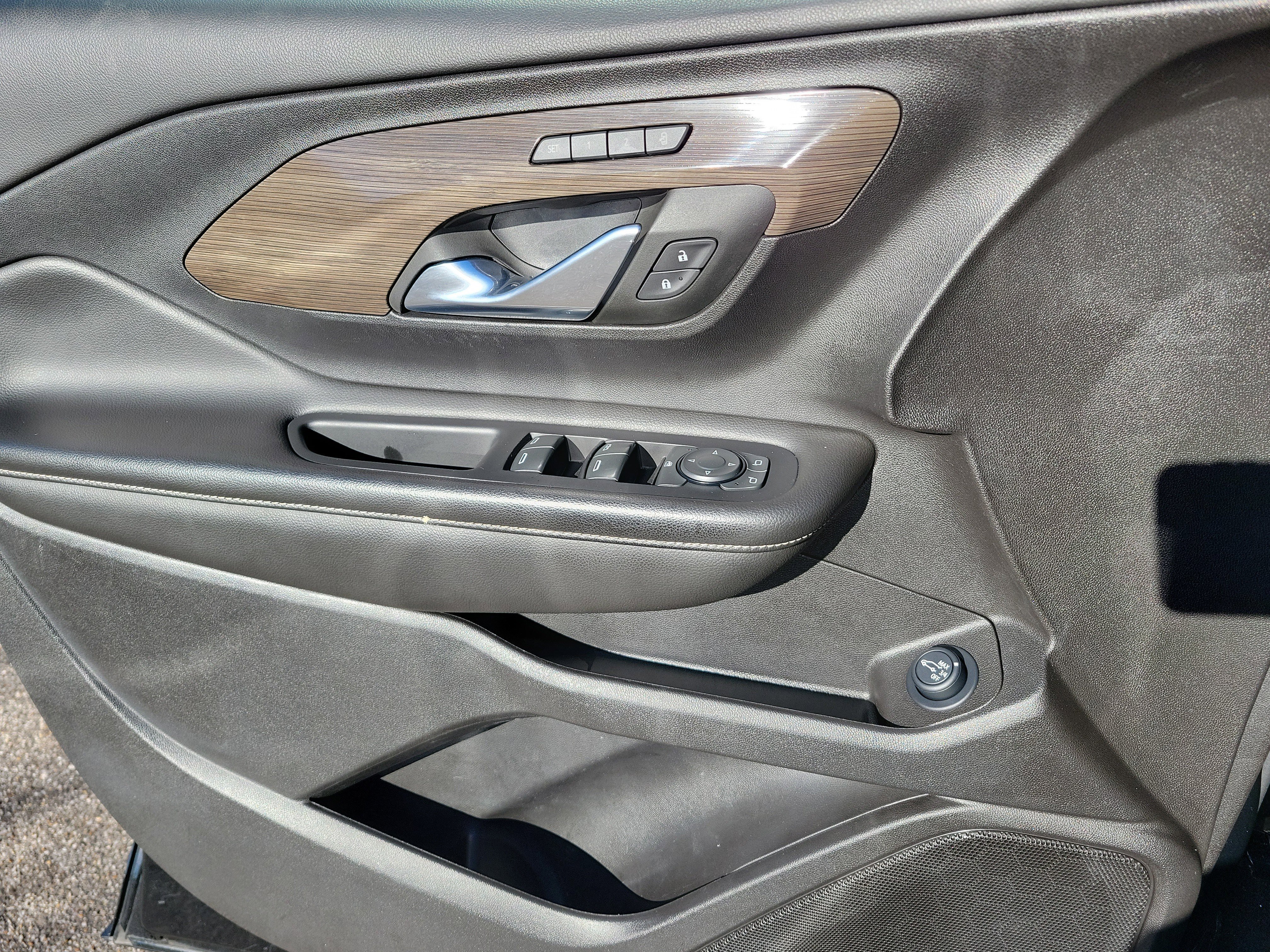 Used 2024 GMC Terrain Denali w/ Black Diamond Edition image 20