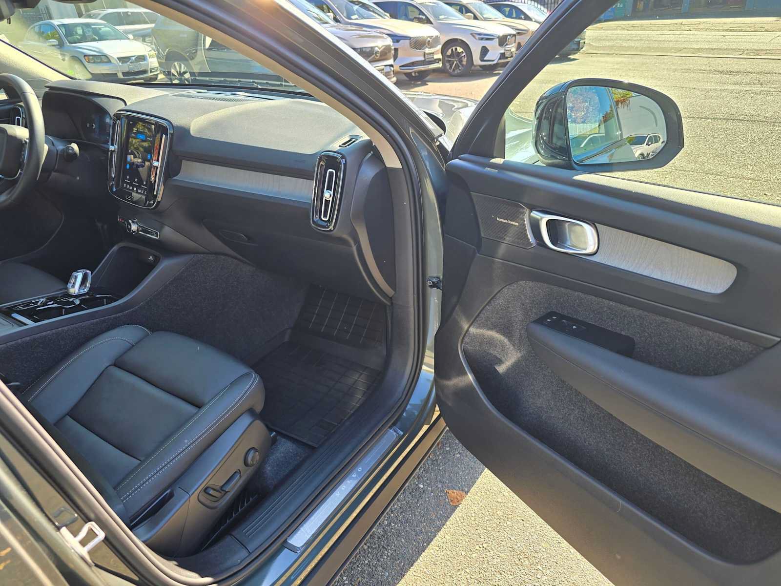 Used 2026 Volvo XC40 B5 Ultra w/ Protection Package Premier AWD/4WD image 10