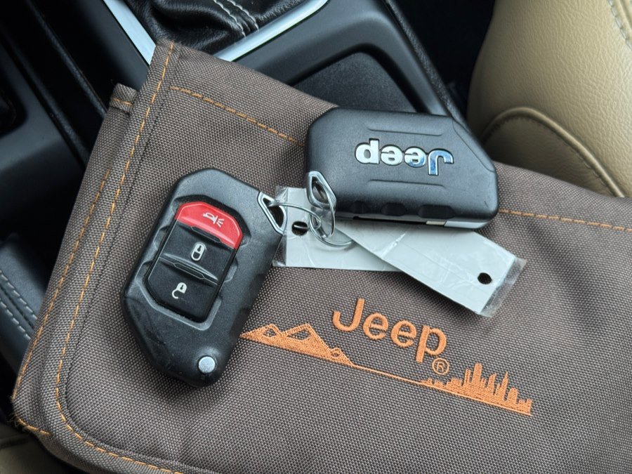 Used 2018 Jeep Wrangler Unlimited Sahara AWD/4WD image 72