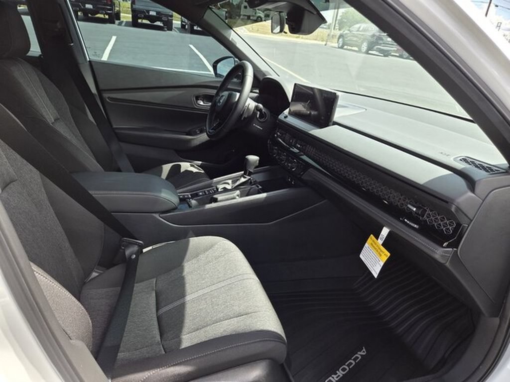 Used 2025 Honda Accord Sport image 16