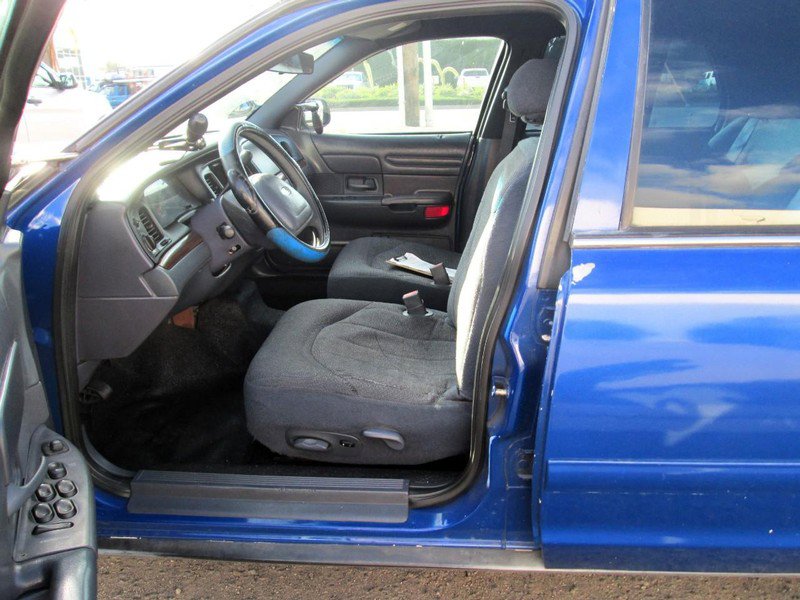 Used 2001 Ford Crown Victoria Police Interceptor image 5