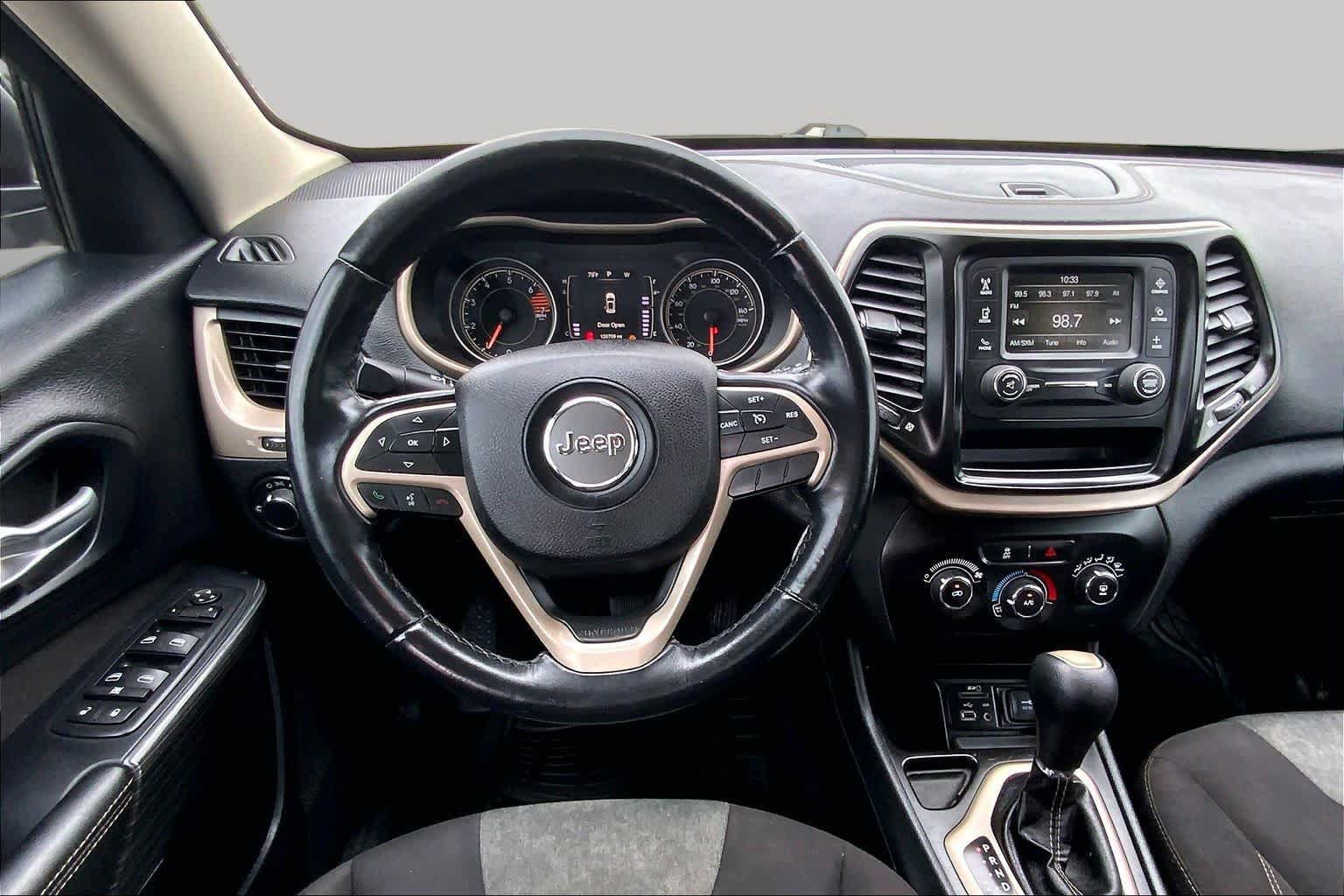 Used 2016 Jeep Cherokee Sport FWD image 6