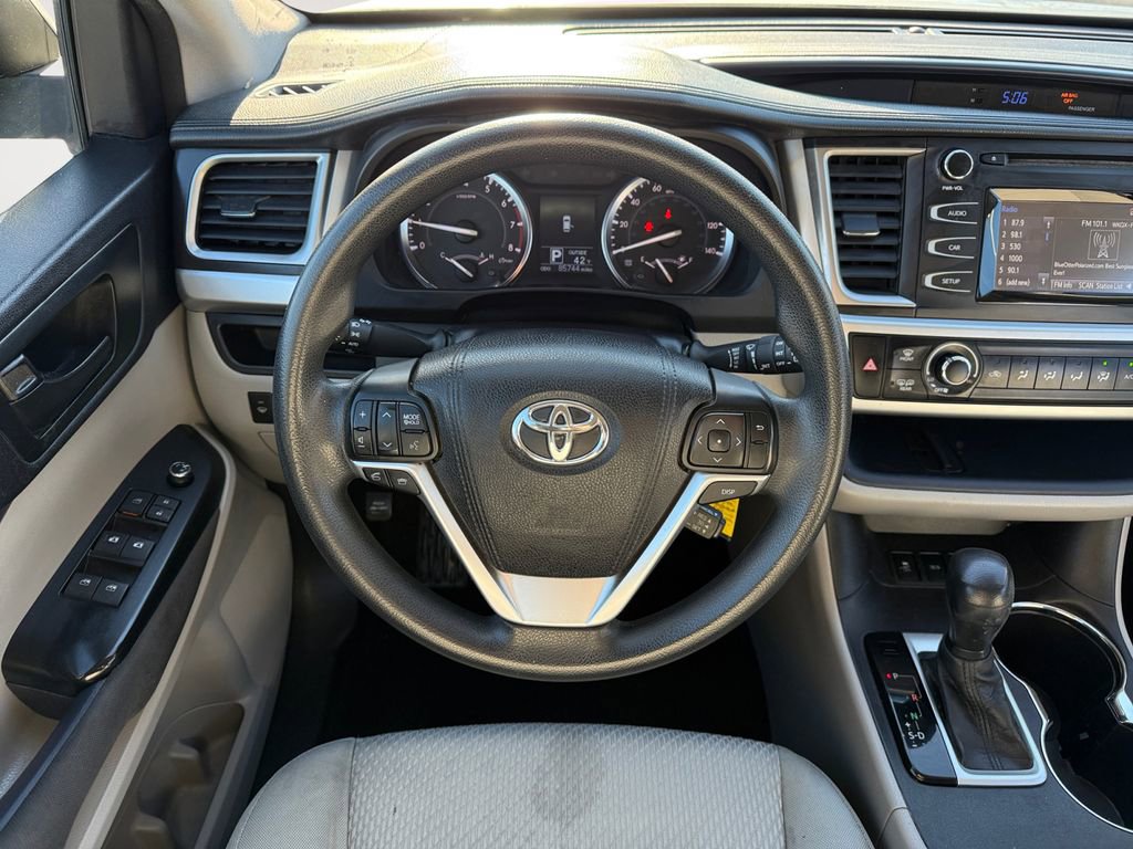 Certified 2016 Toyota Highlander LE image 10