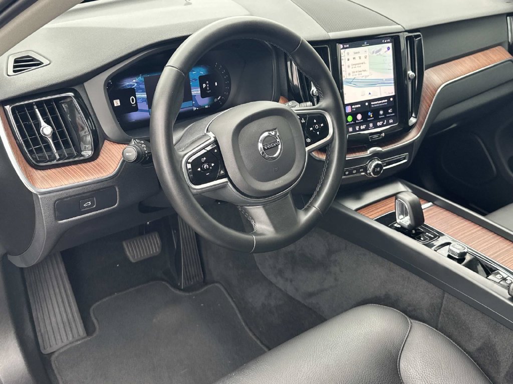Used 2023 Volvo XC60 B5 Plus w/ Climate Package AWD/4WD image 2