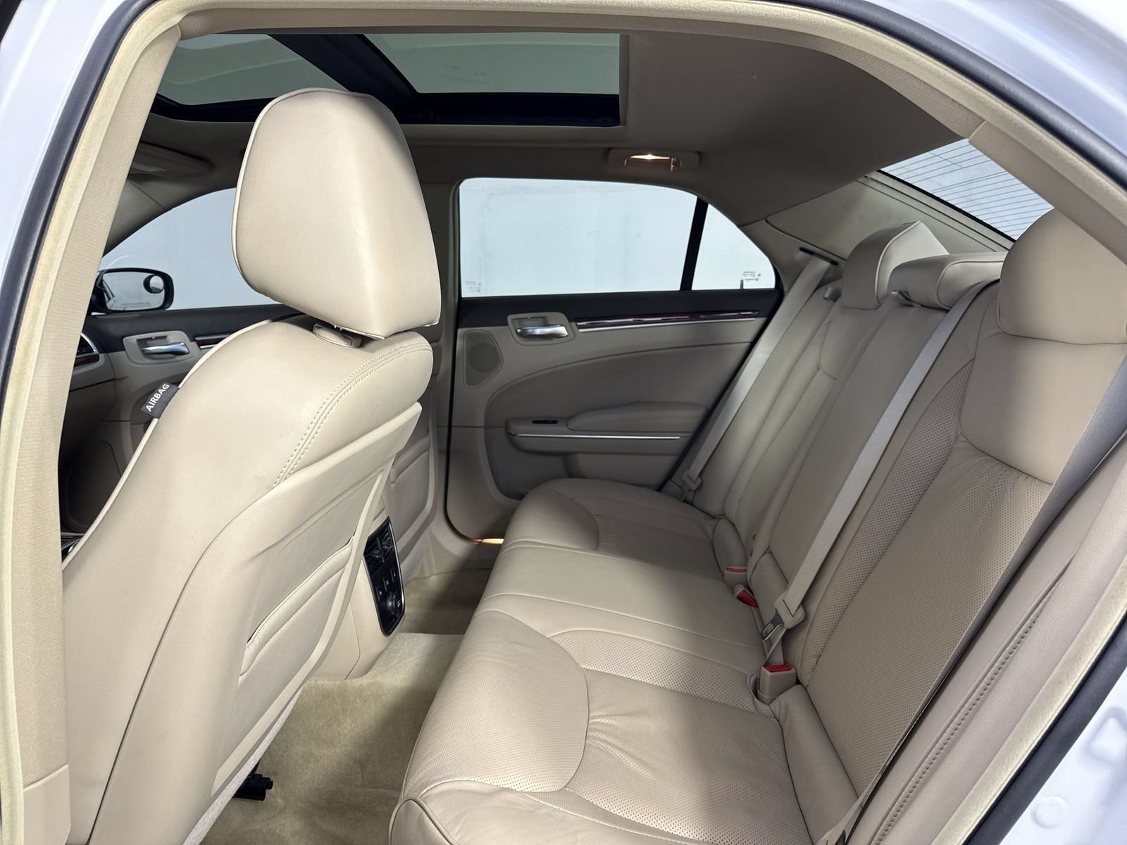 Used 2011 Chrysler 300 C w/ Sound Group RWD image 23