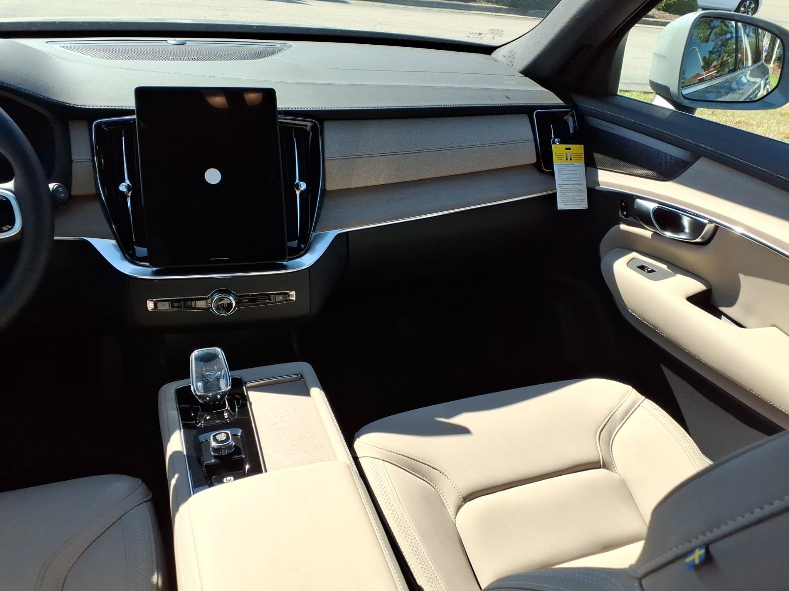 New 2026 Volvo XC90 B6 Plus w/ Protection Package Premier AWD/4WD image 12