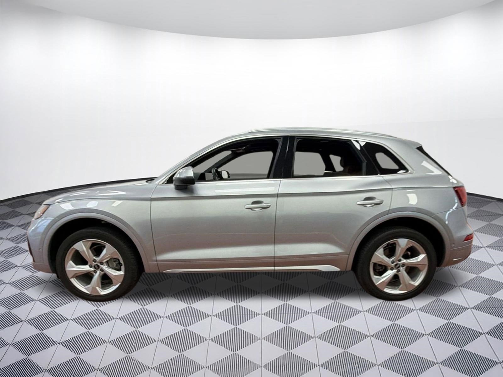 Used 2021 Audi Q5 Prestige w/ Prestige Package image 2