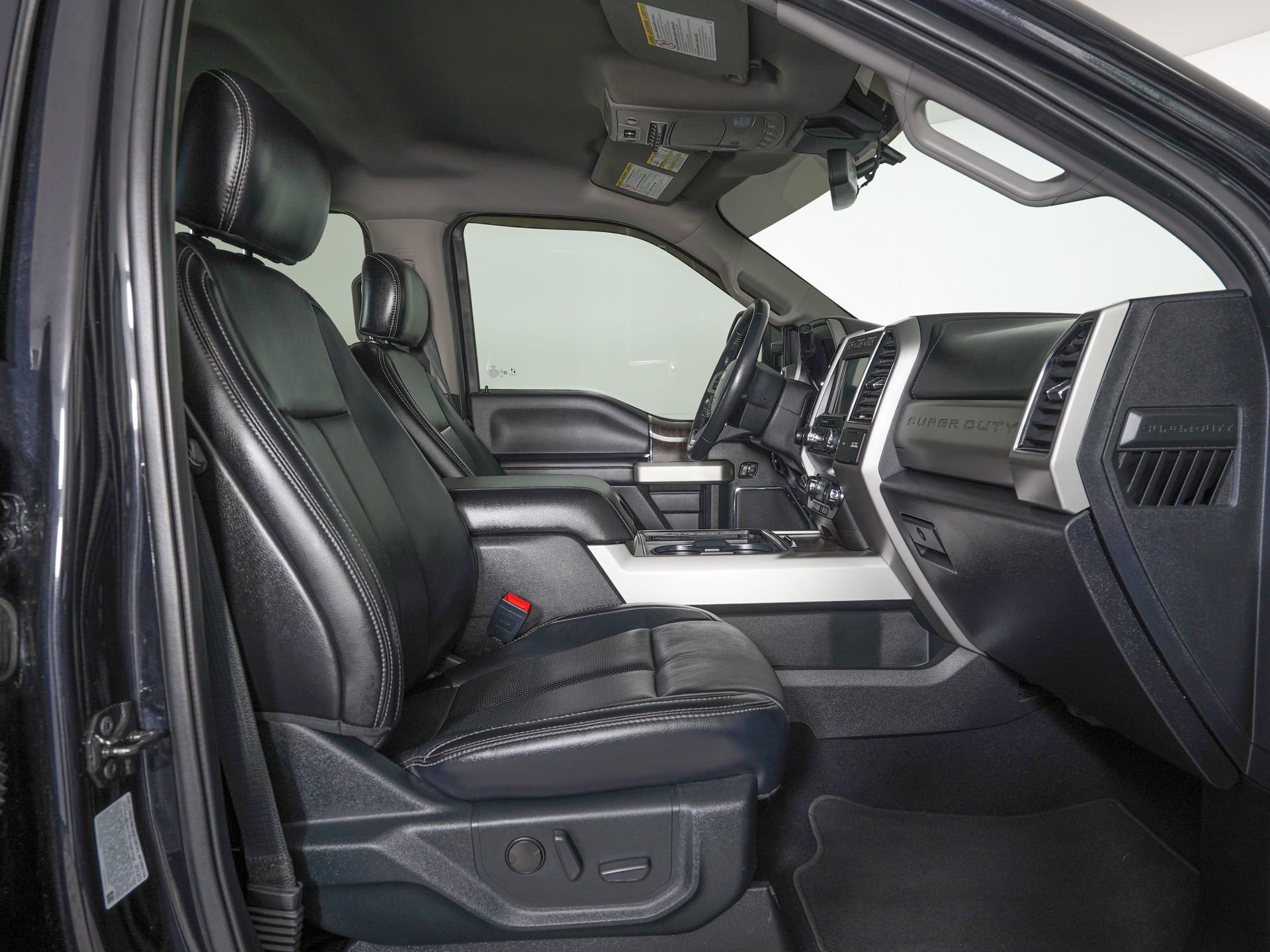 Used 2020 Ford F350 Lariat image 11