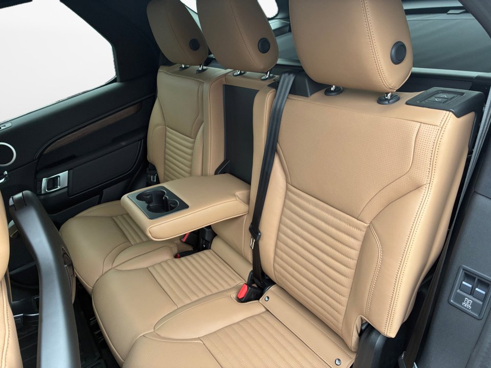 New 2026 Land Rover Discovery Dynamic SE AWD/4WD image 12