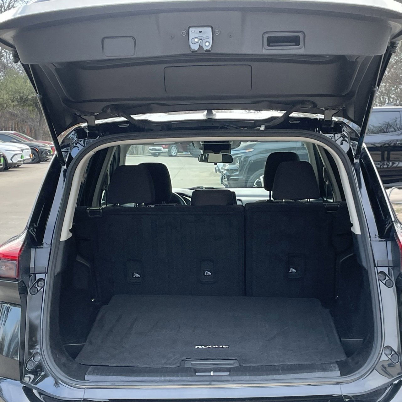 Used 2024 Nissan Rogue S image 25