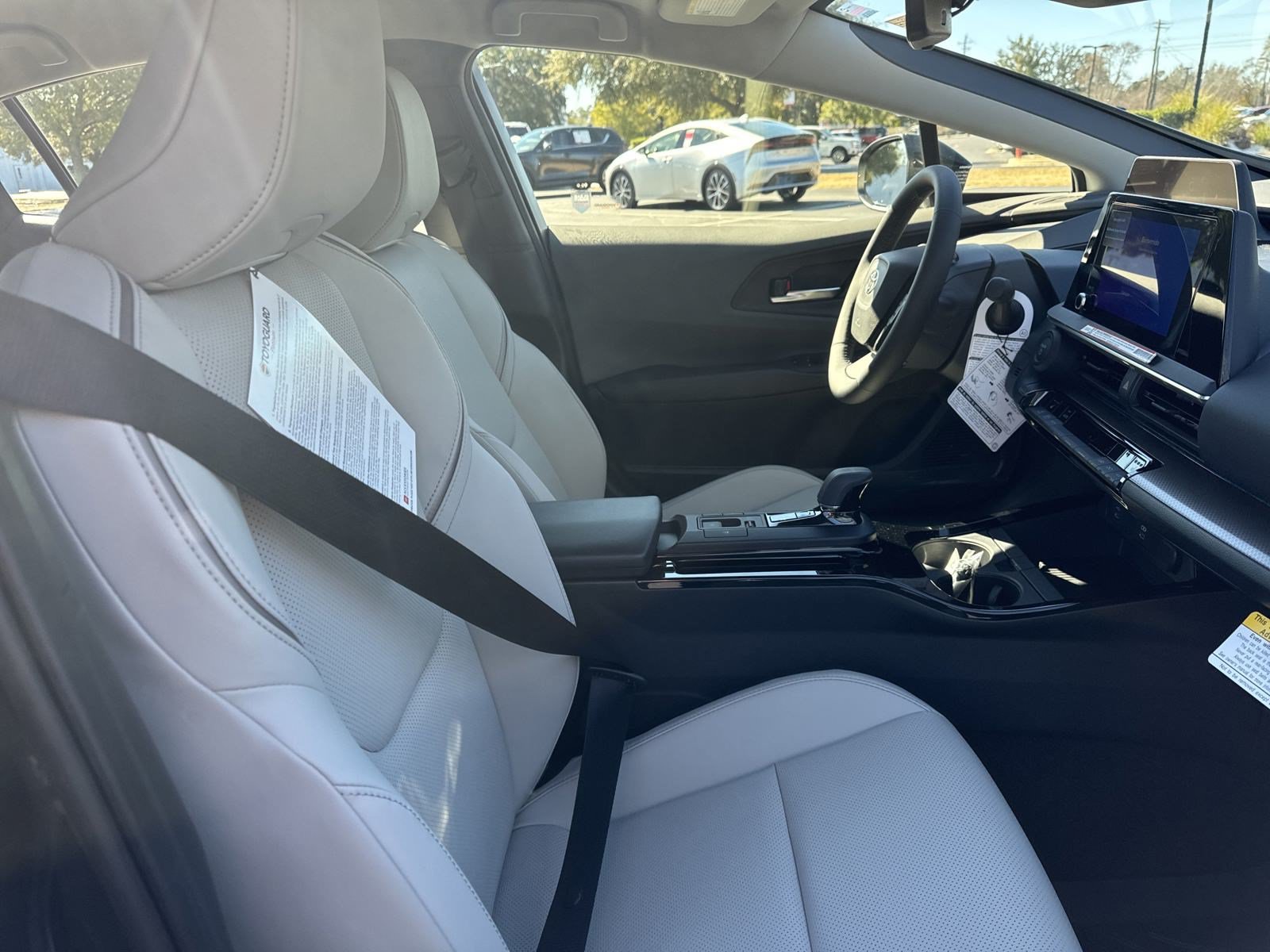 New 2024 Toyota Prius XLE FWD image 31