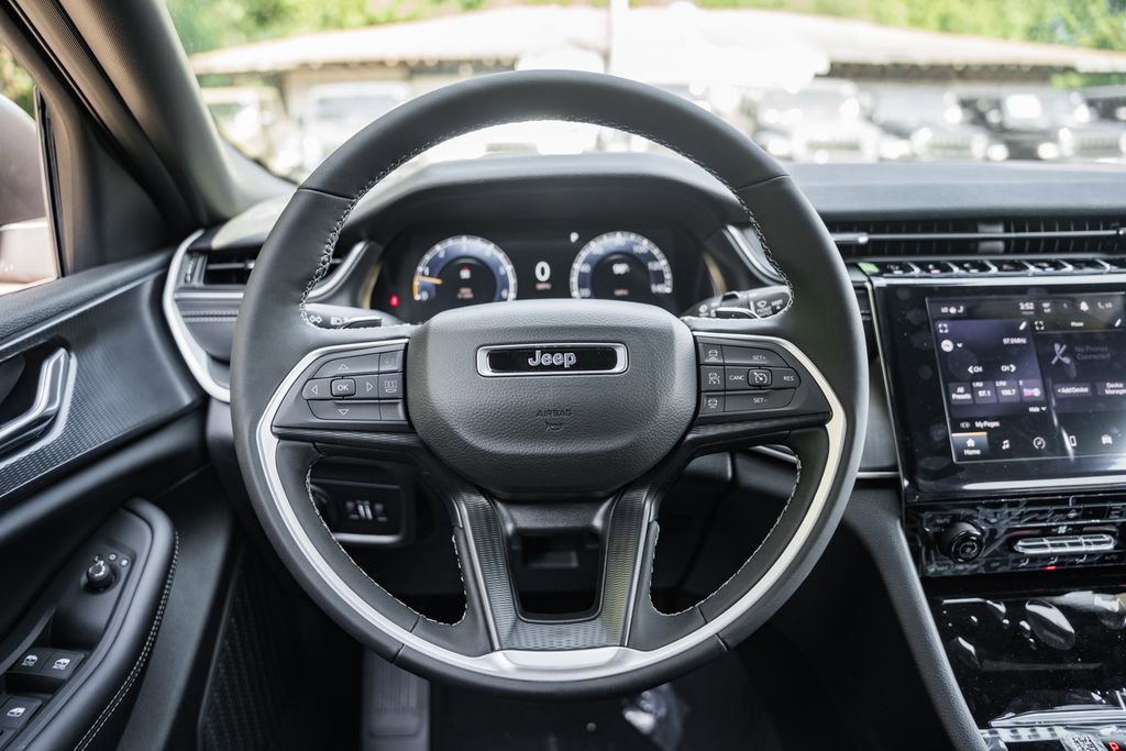 New 2025 Jeep Grand Cherokee Laredo X w/ Luxury Tech Group I image 28