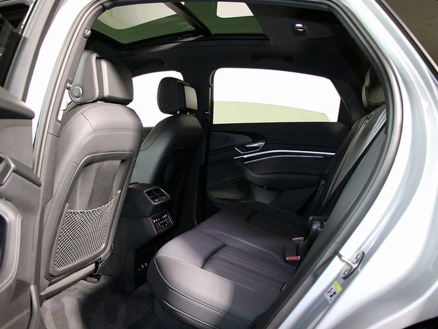 Used 2023 Audi e-tron Premium Plus w/ Premium Plus Package image 15