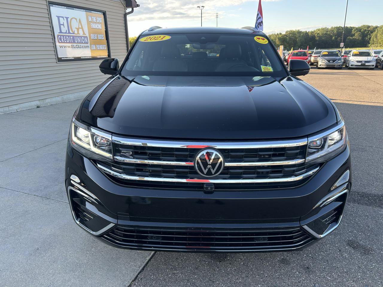 Used 2021 Volkswagen Atlas Cross Sport SEL Premium R-Line AWD/4WD image 2