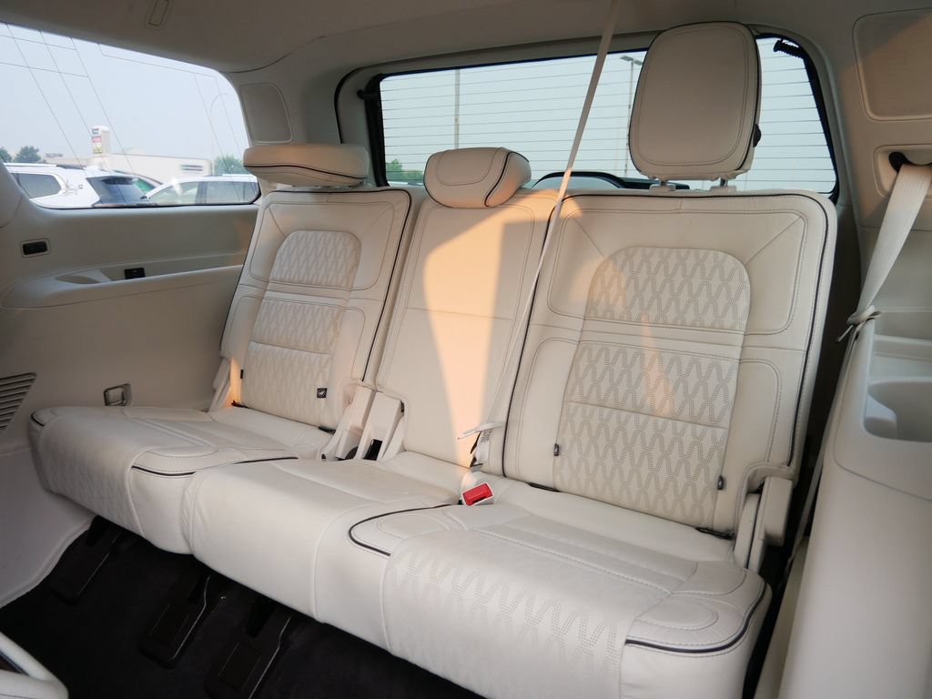 Used 2020 Lincoln Navigator Black Label w/ Cargo Convenience Package AWD/4WD image 11