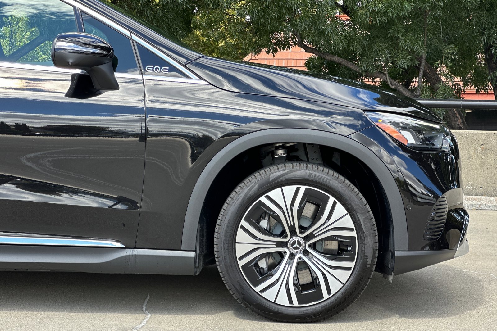 New 2025 Mercedes-Benz EQE 350+ 4MATIC SUV image 36