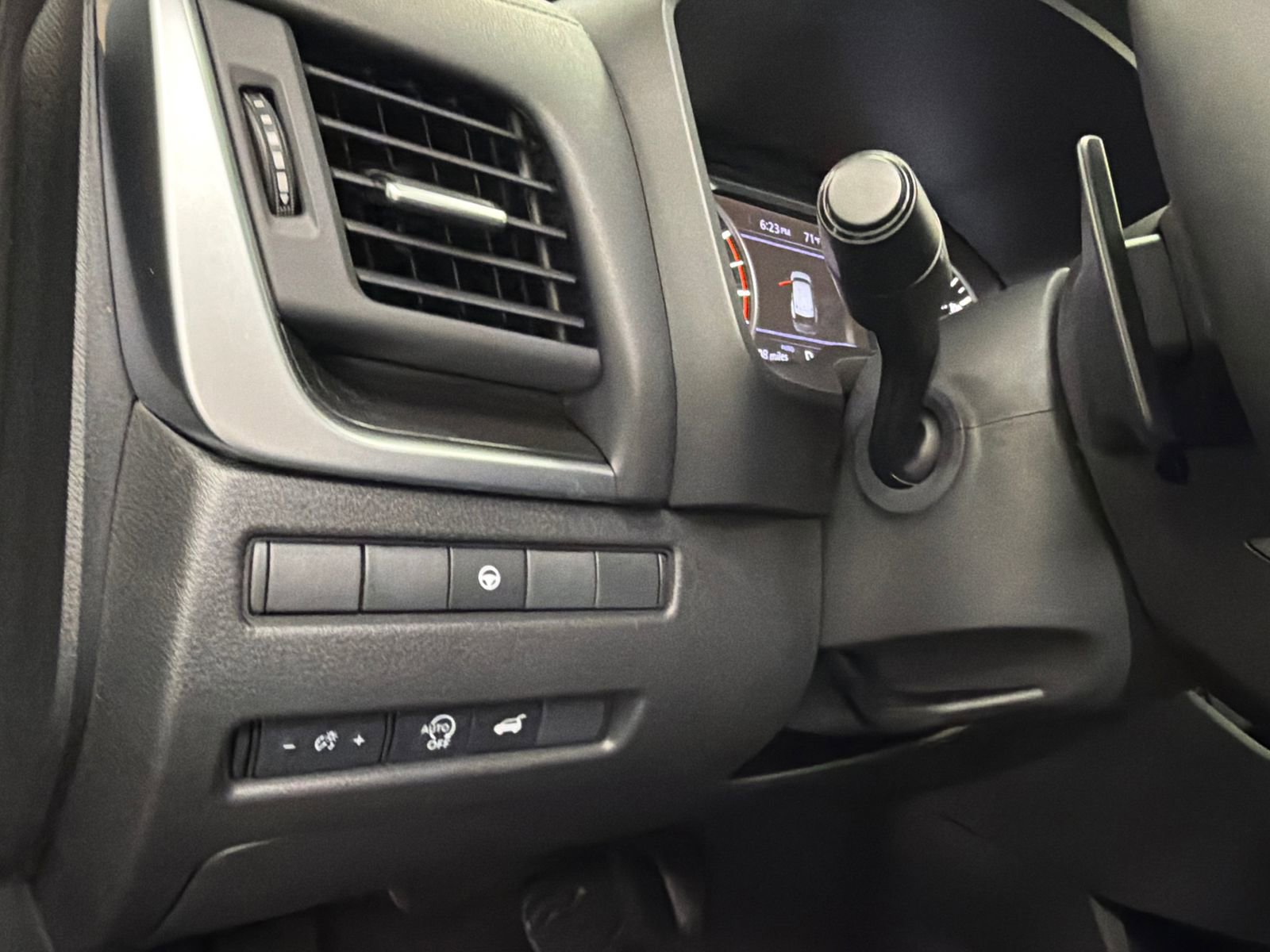 Used 2025 Nissan Rogue SV image 31