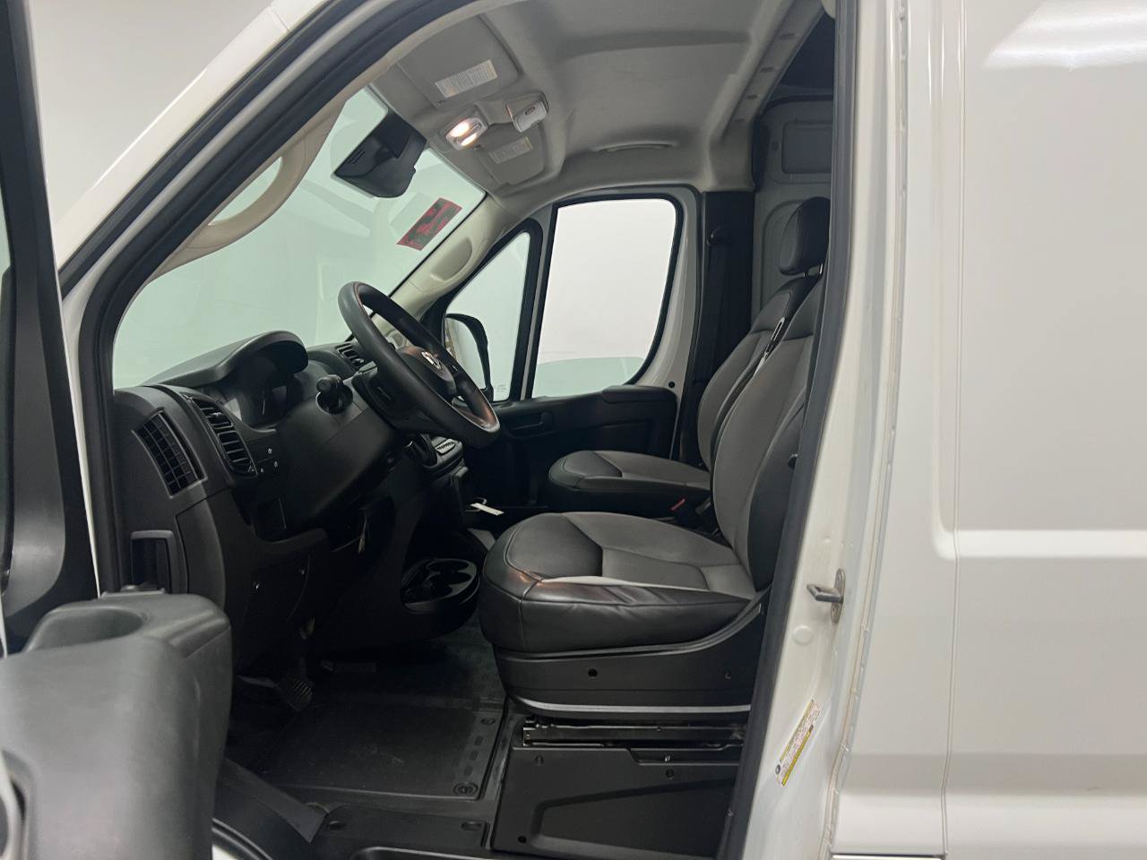 Used 2025 RAM ProMaster 2500 w/ Convenience Group FWD image 35