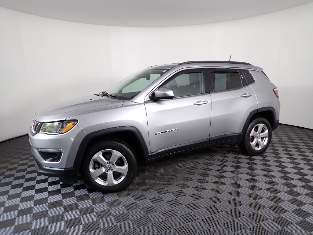 Used 2018 Jeep Compass Latitude w/ Cold Weather Group AWD/4WD image 9