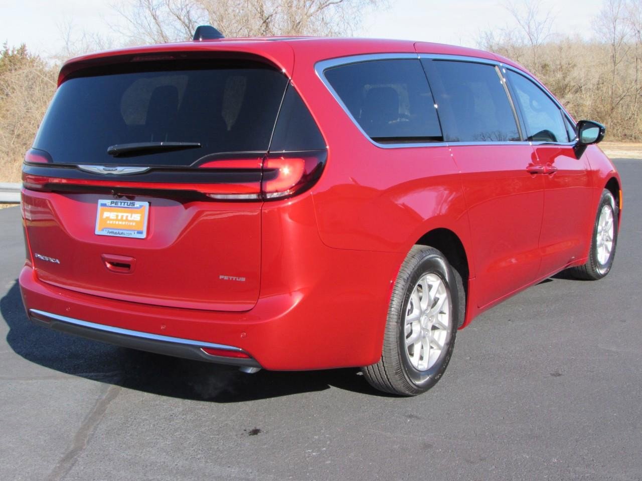 New 2026 Chrysler Pacifica Select image 7