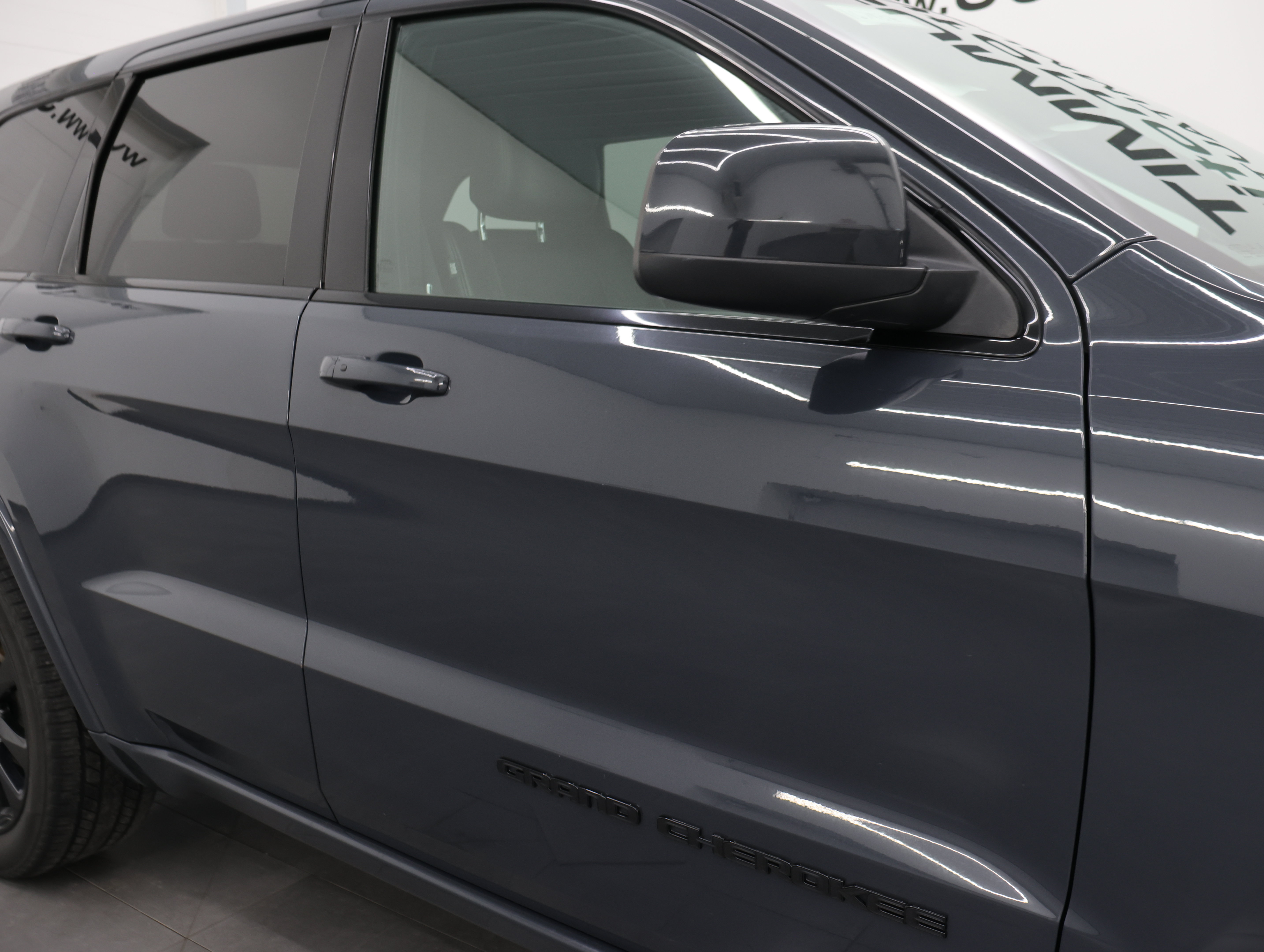 Used 2018 Jeep Grand Cherokee Altitude AWD/4WD image 23