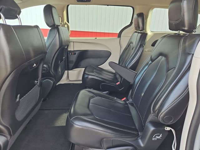 Used 2023 Chrysler Pacifica Touring-L FWD image 37
