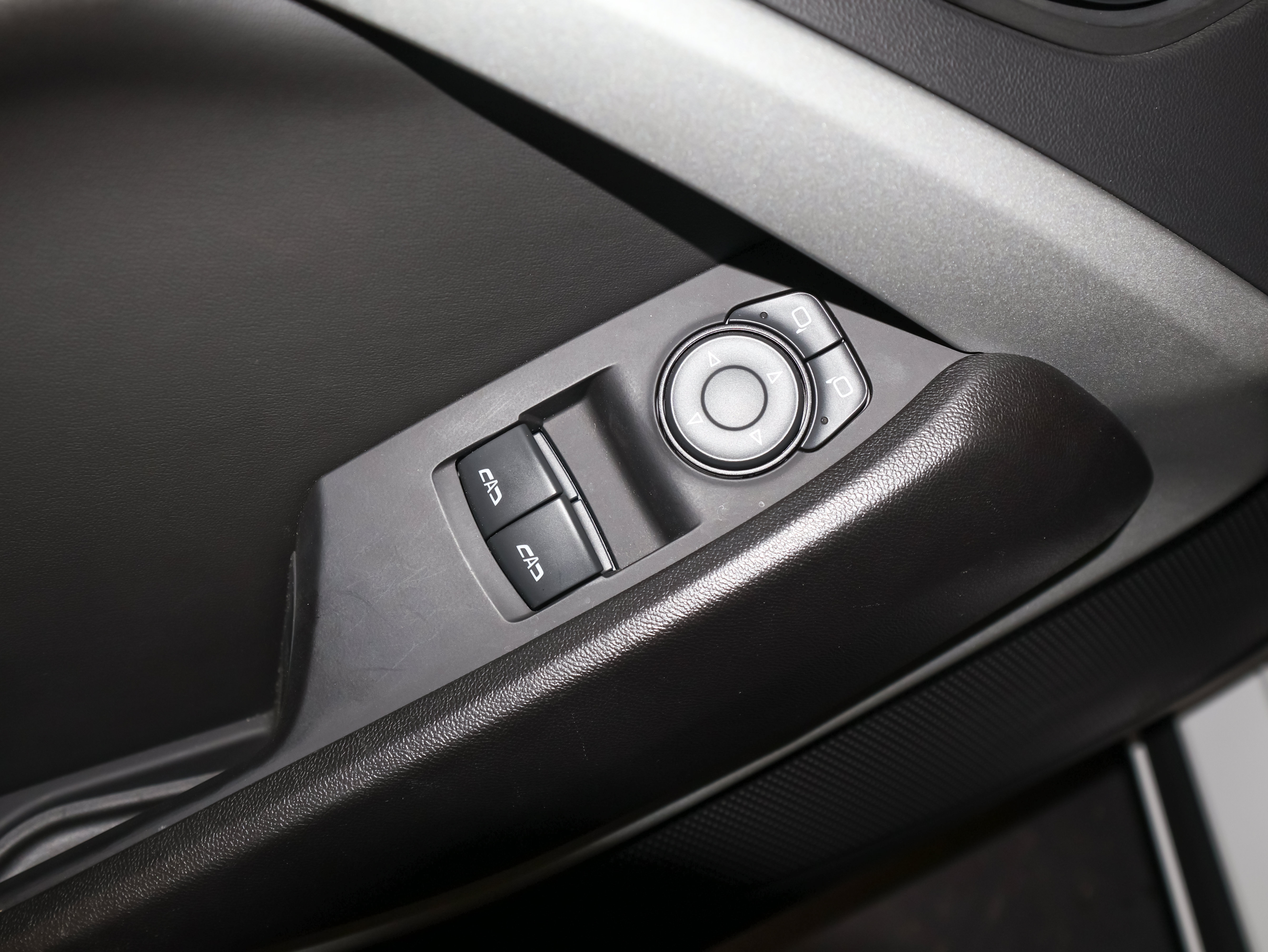Used 2019 Chevrolet Camaro SS RWD image 17