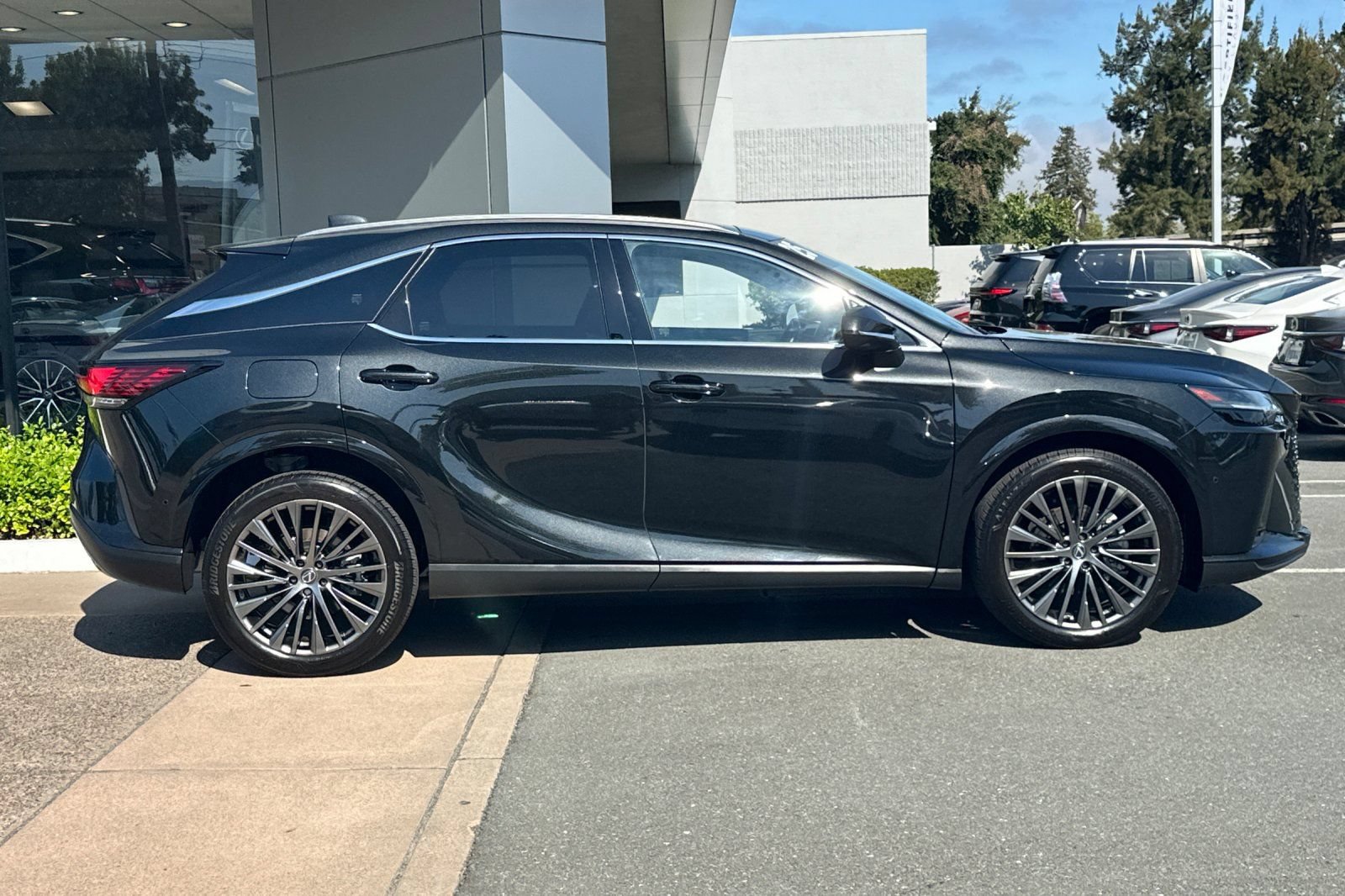 Used 2025 Lexus RX 450h AWD w/ Convenience Package image 3