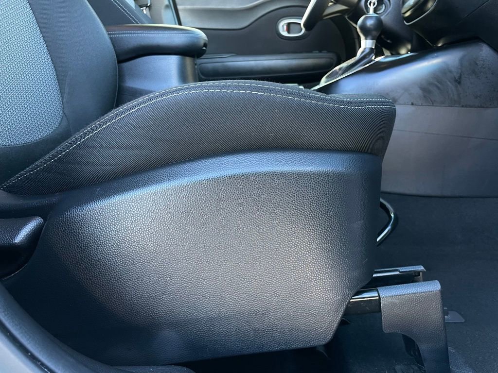 Used 2018 Kia Soul + FWD image 29