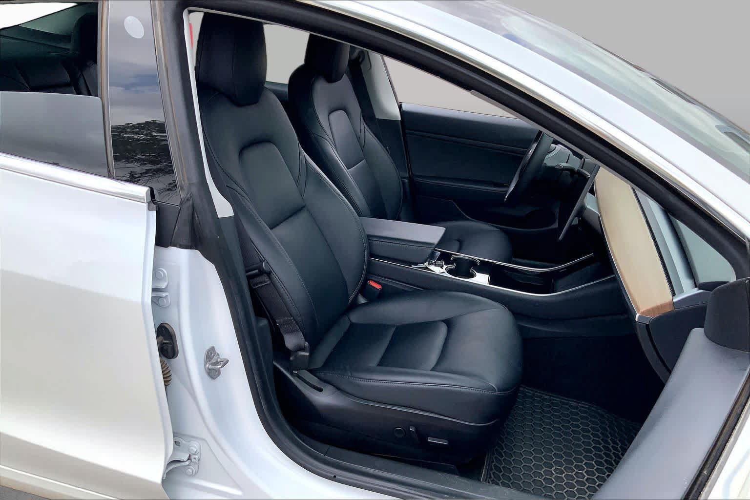 Used 2020 Tesla Model 3 Standard Range RWD image 6