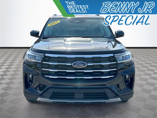 Used 2025 Ford Explorer Active w/ Active Comfort Package image 2