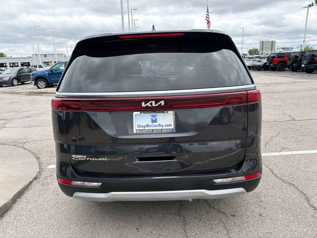 Used 2022 Kia Carnival LX FWD image 4