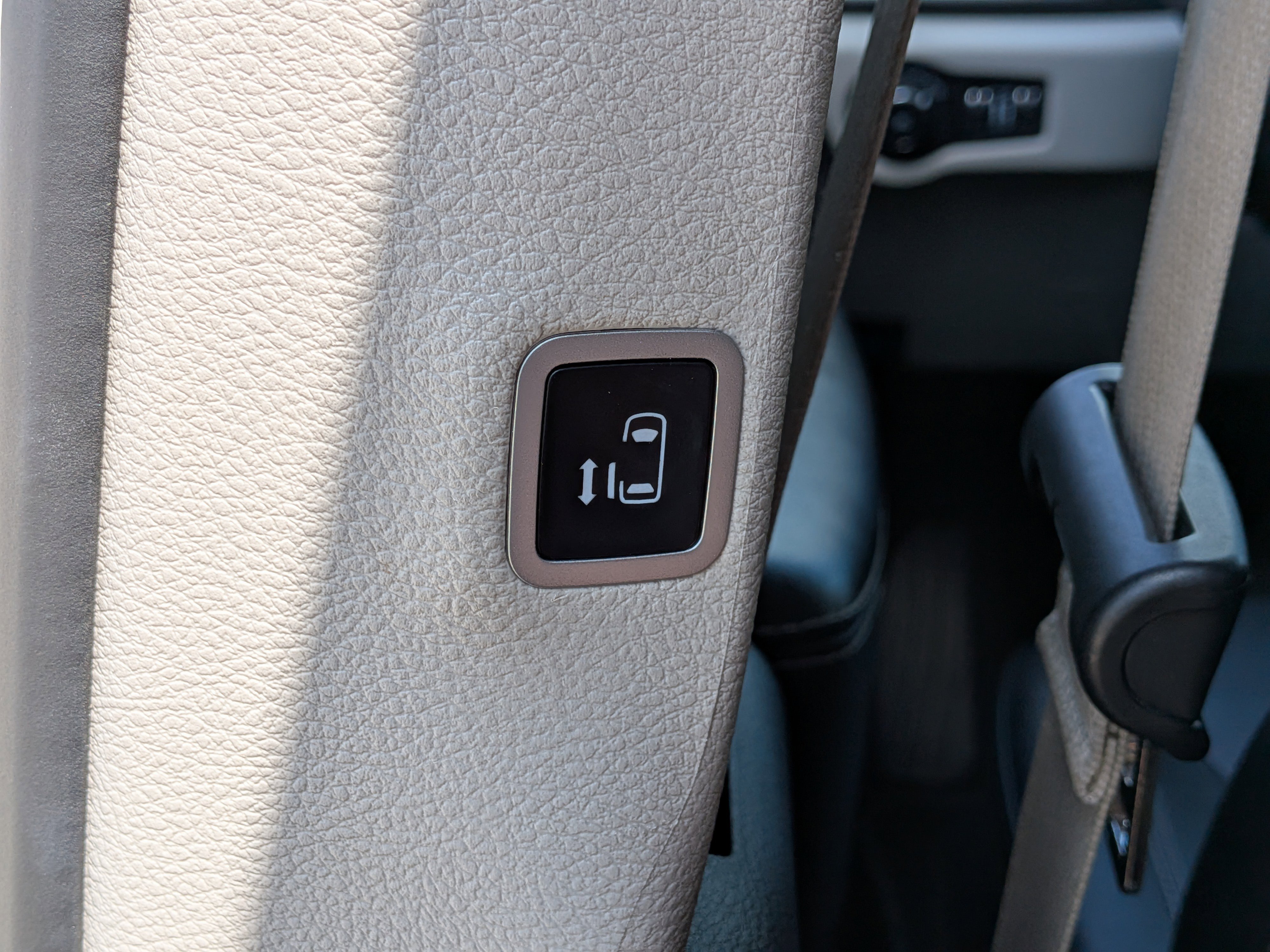 Used 2024 Chrysler Pacifica Touring-L image 22