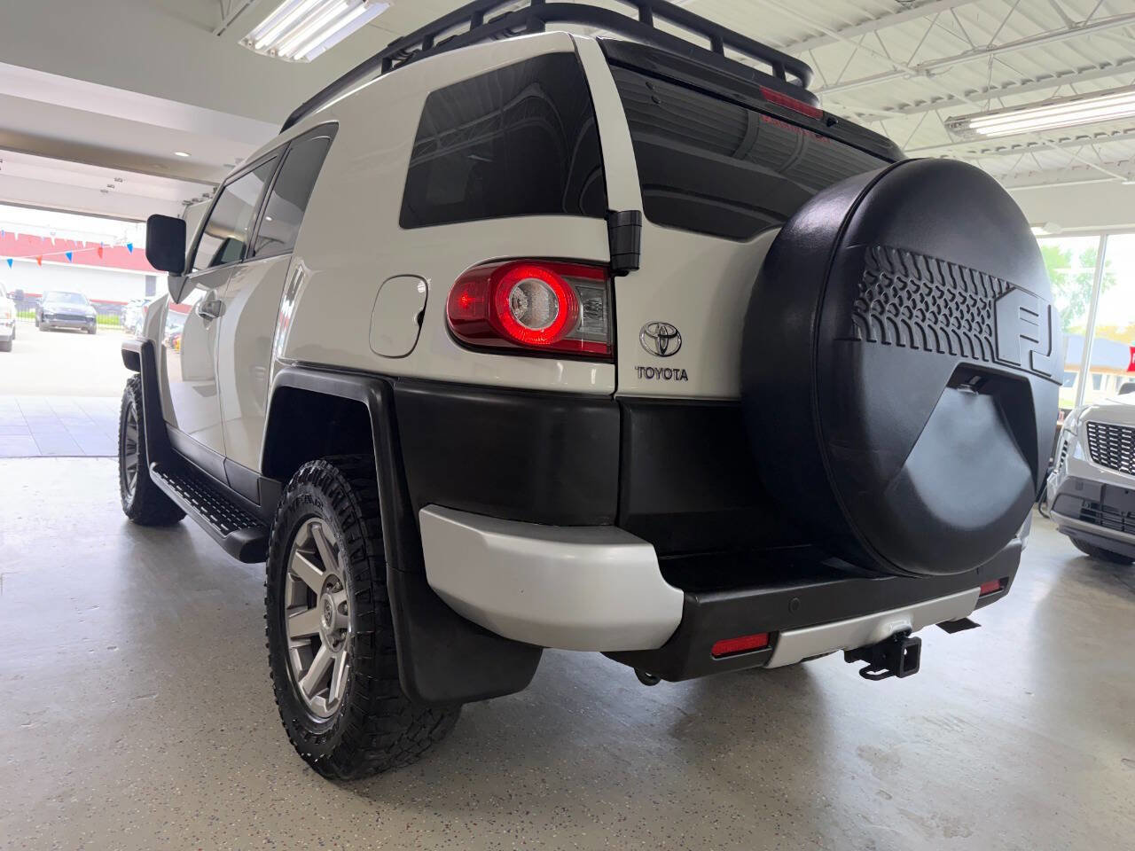 Used 2014 Toyota FJ Cruiser 4WD w/ Upgrade Package image 11