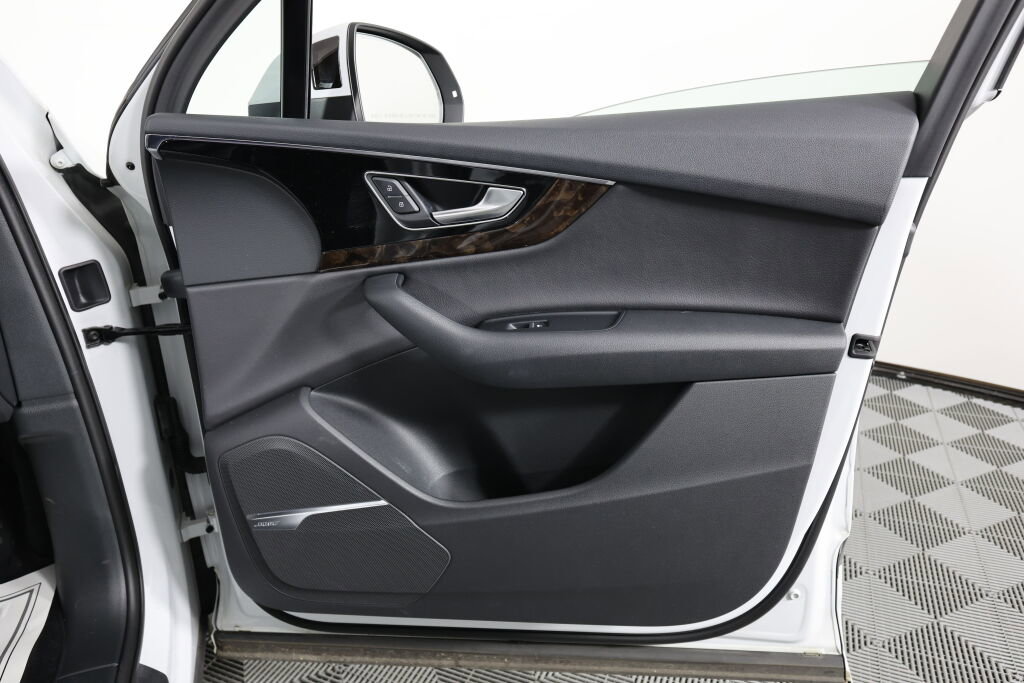 Used 2018 Audi Q7 3.0T Prestige w/ Prestige Package image 27