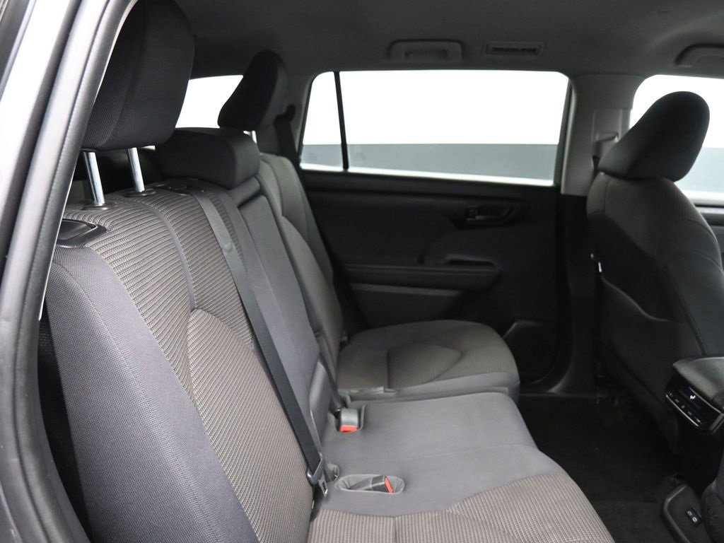 Certified 2023 Toyota Highlander L image 25