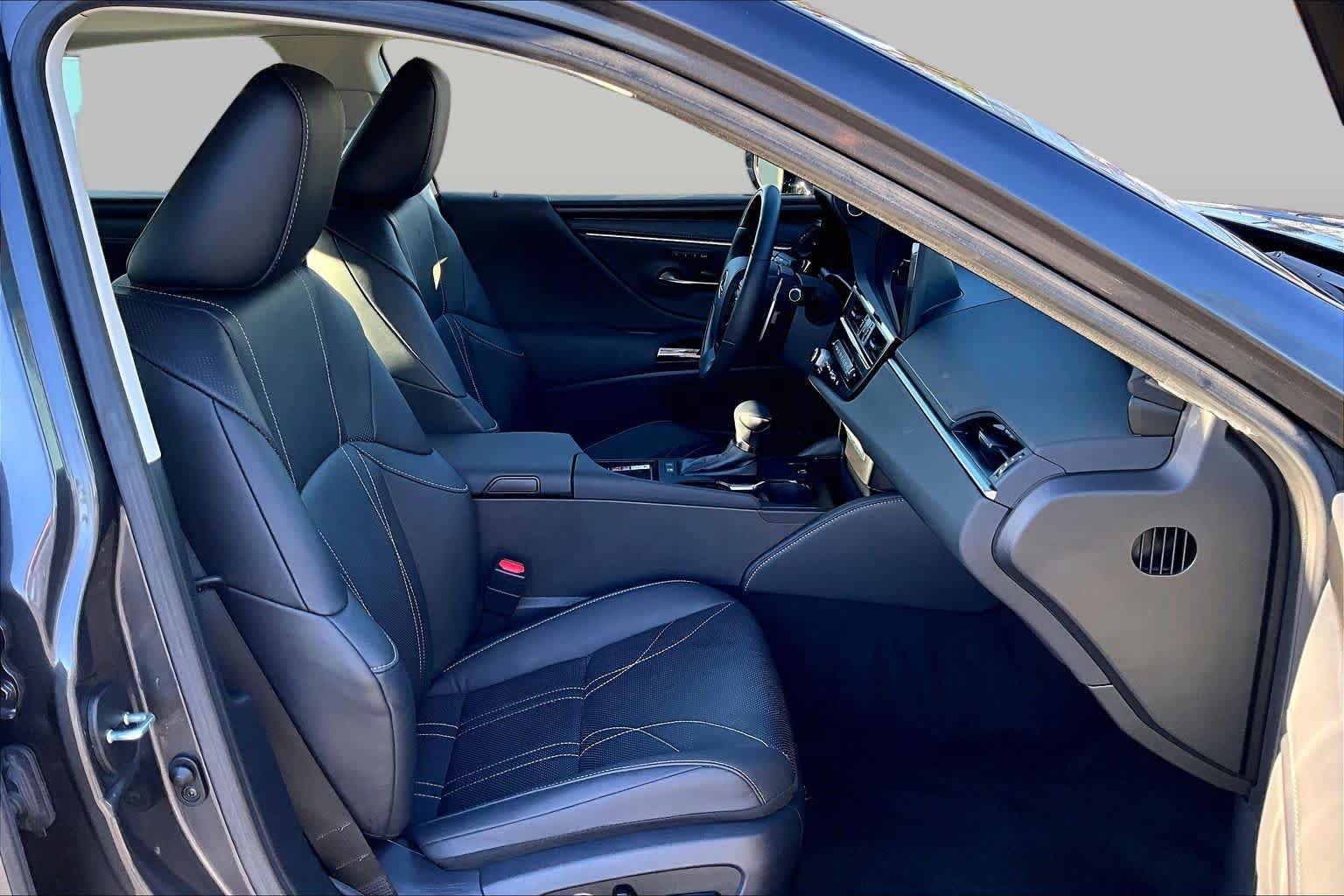 Certified 2023 Lexus ES 300h w/ Accessory Package (Z1) FWD image 8